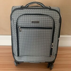 London Fog Soft-sided Houndstooth Pattern Expandable Carryon Spinner